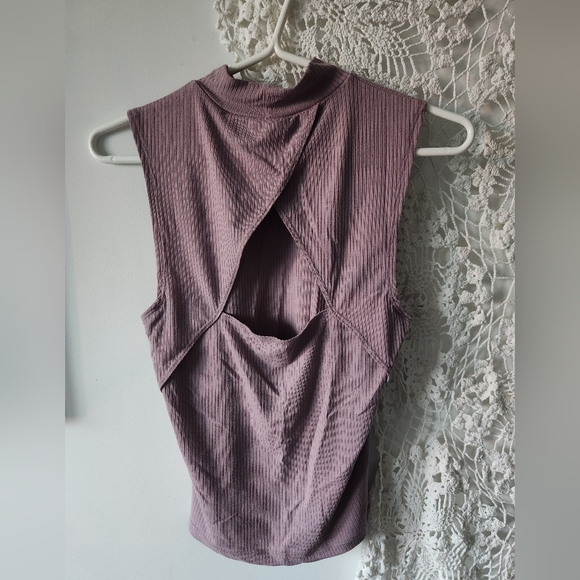 SOLD Ribbed purple open back tank - Picture 3 of 4